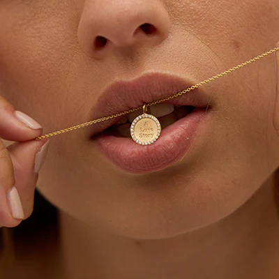 Noémie "A Love Story" Diamond Medallion - 18K Gold | VS Clarity Natural Diamonds - Image 5