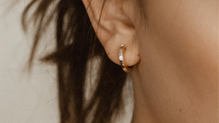 Single Stone Huggies - 18K Gold | VS Clarity Natural Diamonds - Image 5