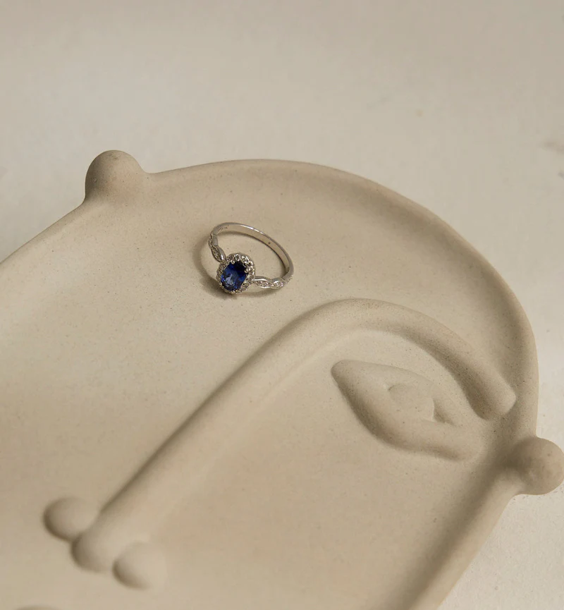 Oval Sapphire and Diamond Halo Ring - 18K Gold | VS Clarity Natural Diamonds - Image 5