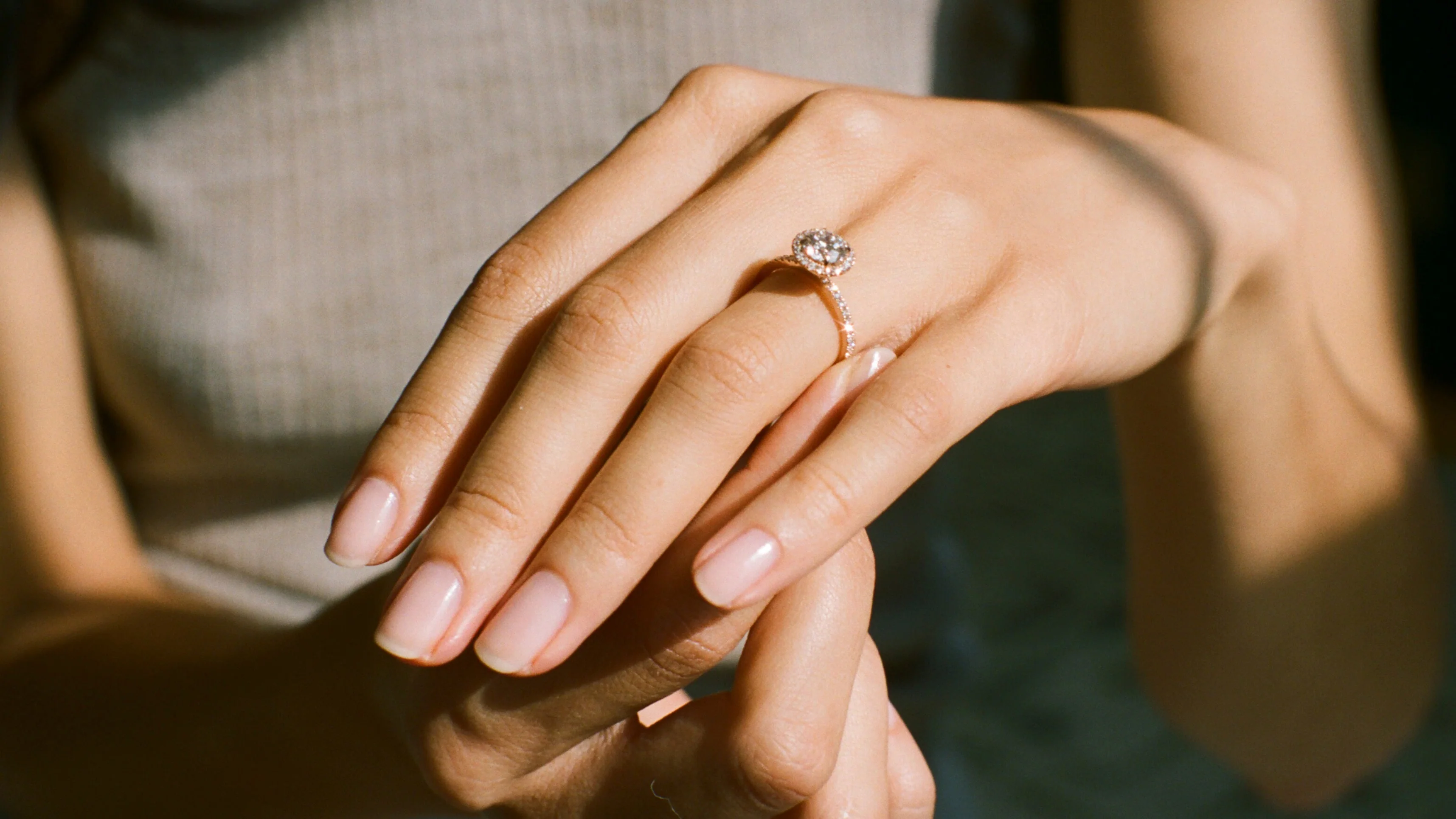 Halo Pavé Diamond Ring - 18K Gold - Image 5