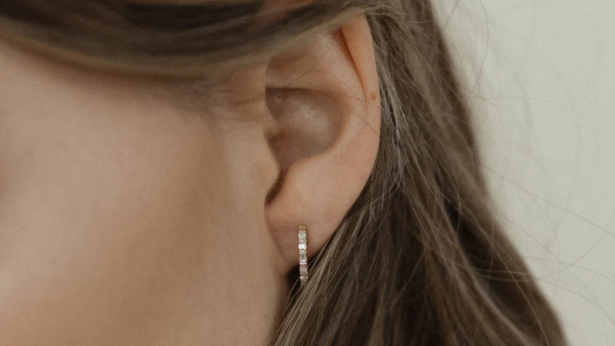 Huggie Baguette Earrings - 18K Gold | VS Clarity Natural Diamonds - Image 5