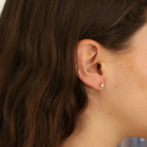 Signature Noémie Round Diamond Stud Earrings - 18K Gold - Image 5