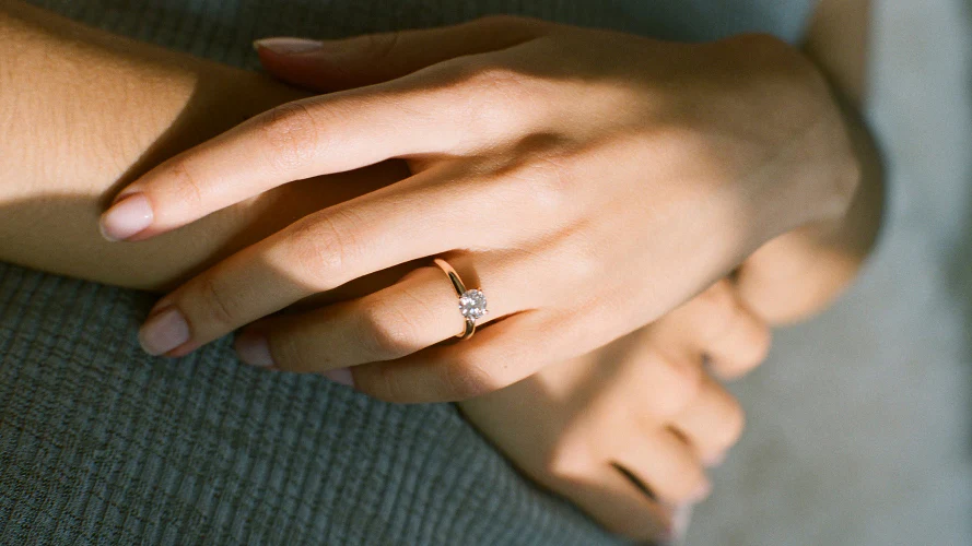 Solitaire Ring - 18K Gold - Image 5