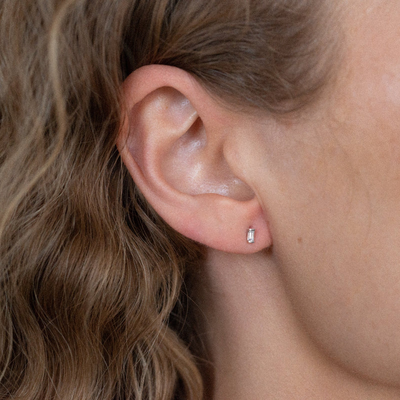 Diamond Baguette Stud - 18K Gold | VS Clarity Natural Diamond - Image 4